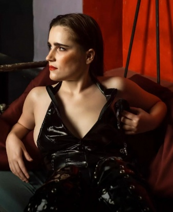 Зина, 27